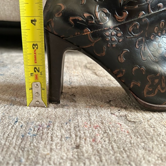 Greenwich Village Floral Boot - Picture 14 of 15